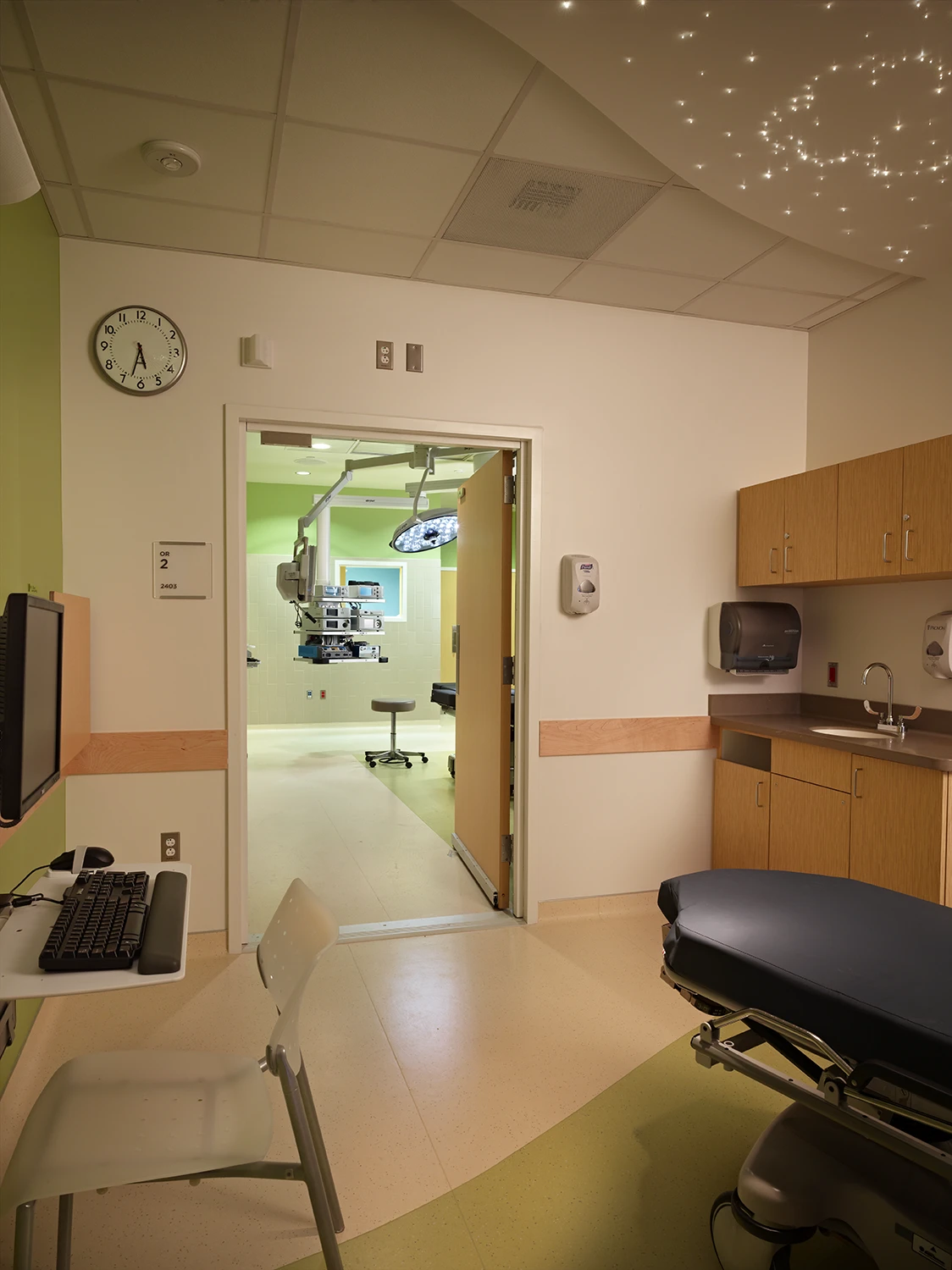Seattle Children's Bellevue Surgery Center exam room